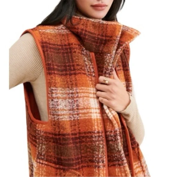 🆕 Free People Wrapped Up Blanket Vest- Topaz Combo - Picture 10 of 11